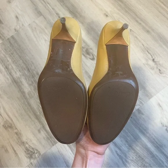 Coach patent mustard court shoe high heels - Picture 3 of 7